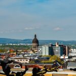 Panoramă asupra orașului Mainz, cu turla bisericii Christuskirche în fundal