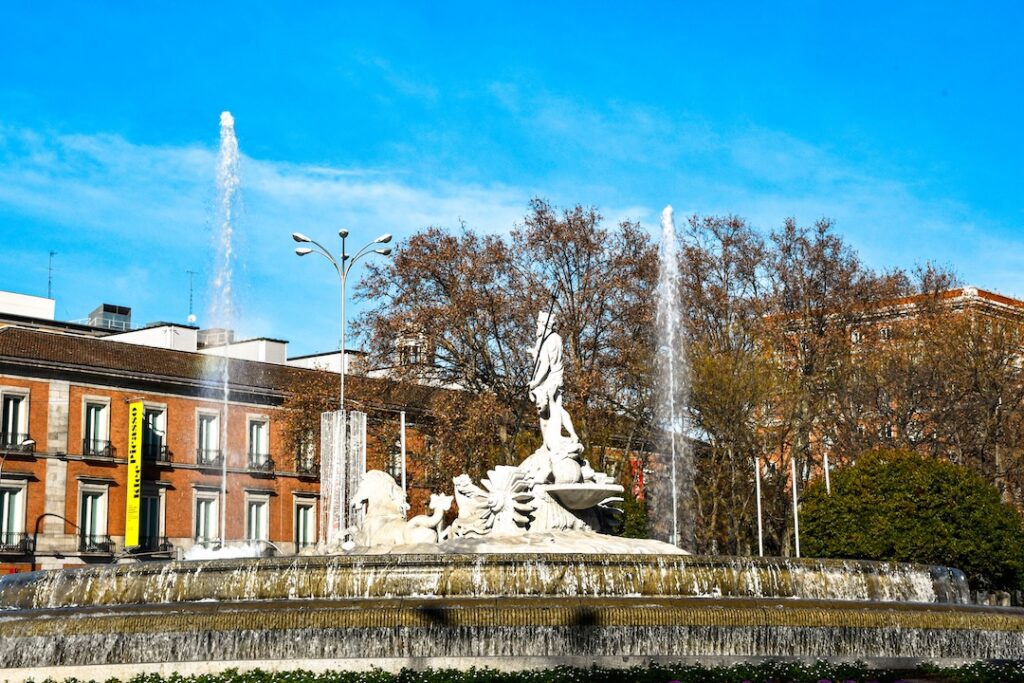 Fântâna lui Neptun din Madrid, aflată pe Paseo del Prado, aproape de Muzeul Prado
