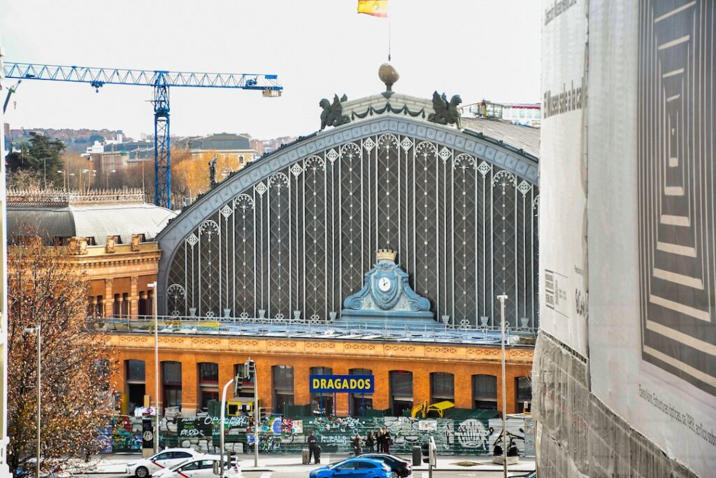 Gara Atocha din Madrid, una dintre principalele gări ale capitalei Spaniei