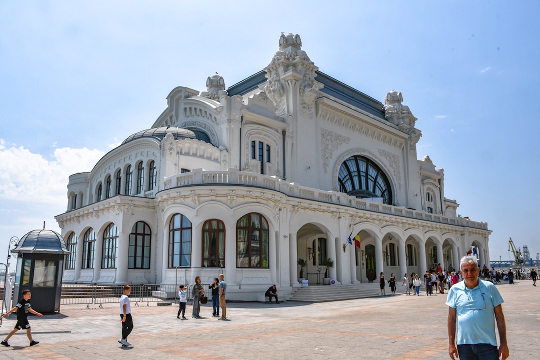 Fațada principală a Cazinoului din Constanța după restaurare